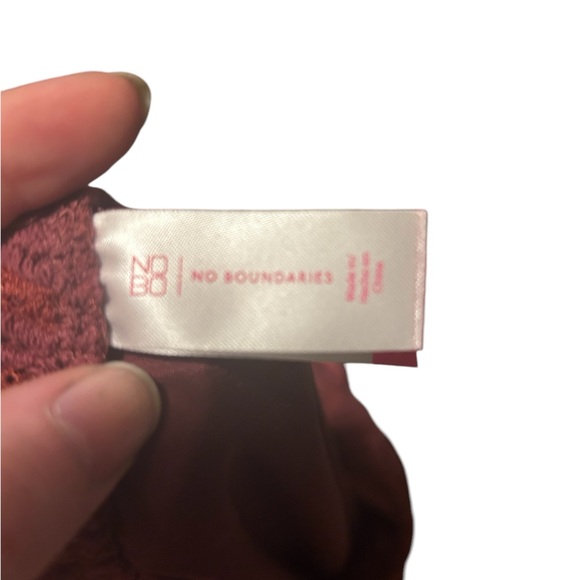 No boundaries Red tank top with off the shoulder long sleeves. - Picture 6 of 7